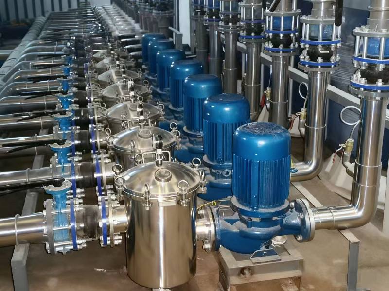 Why Should the Valve Be Closed When Starting a Centrifugal Pump?